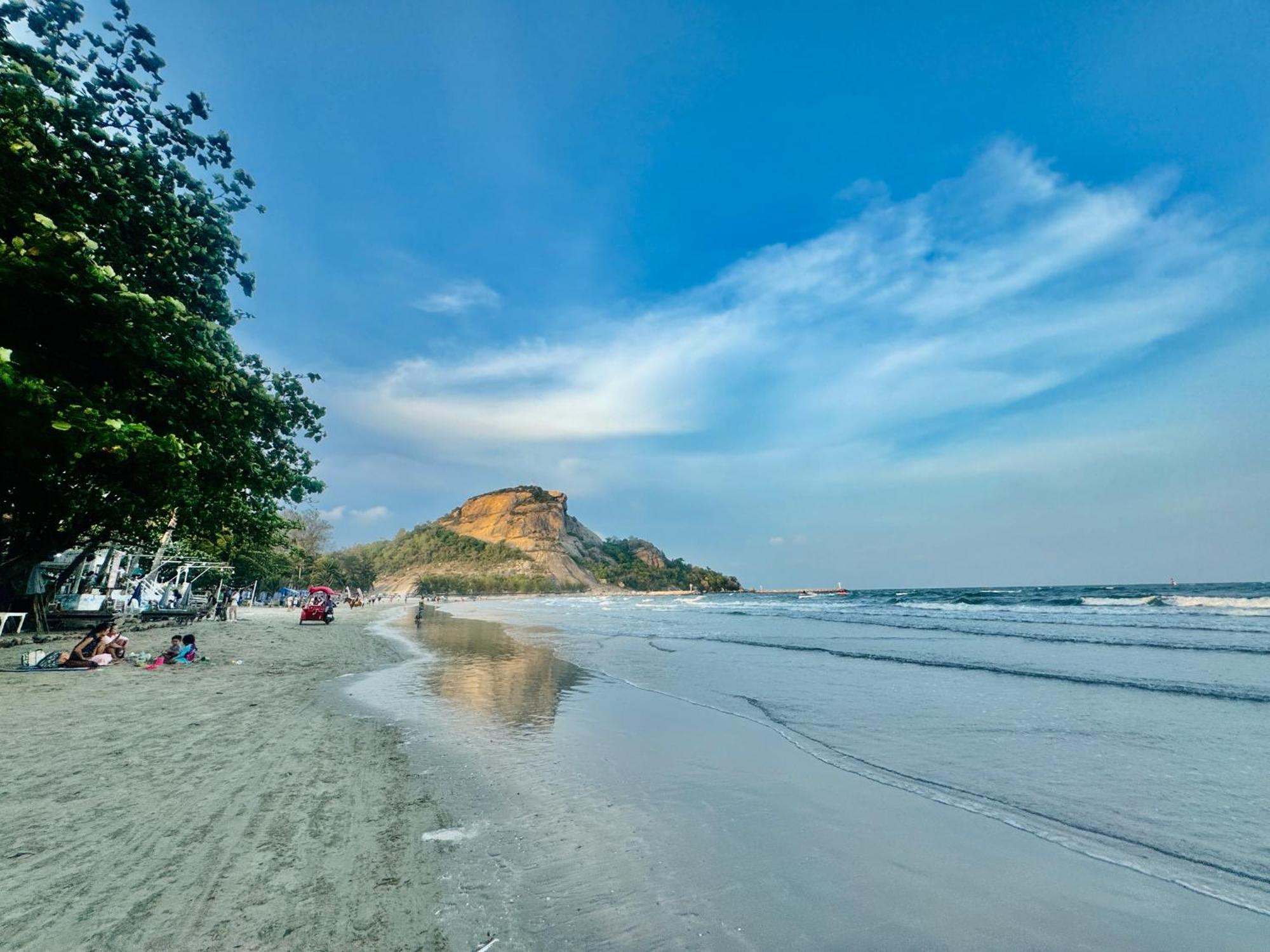 הואה הין Sea&Mountain View,5 Mins Walk To Famous Beach With King Size Bed מראה חיצוני תמונה