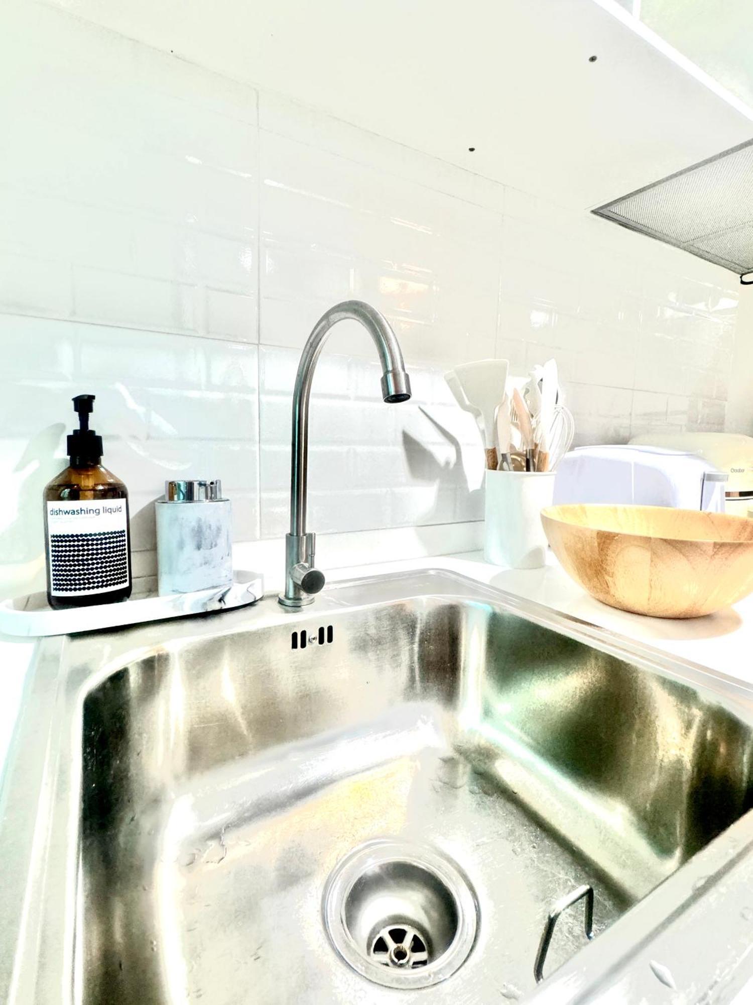 הואה הין Sea&Mountain View,5 Mins Walk To Famous Beach With King Size Bed מראה חיצוני תמונה