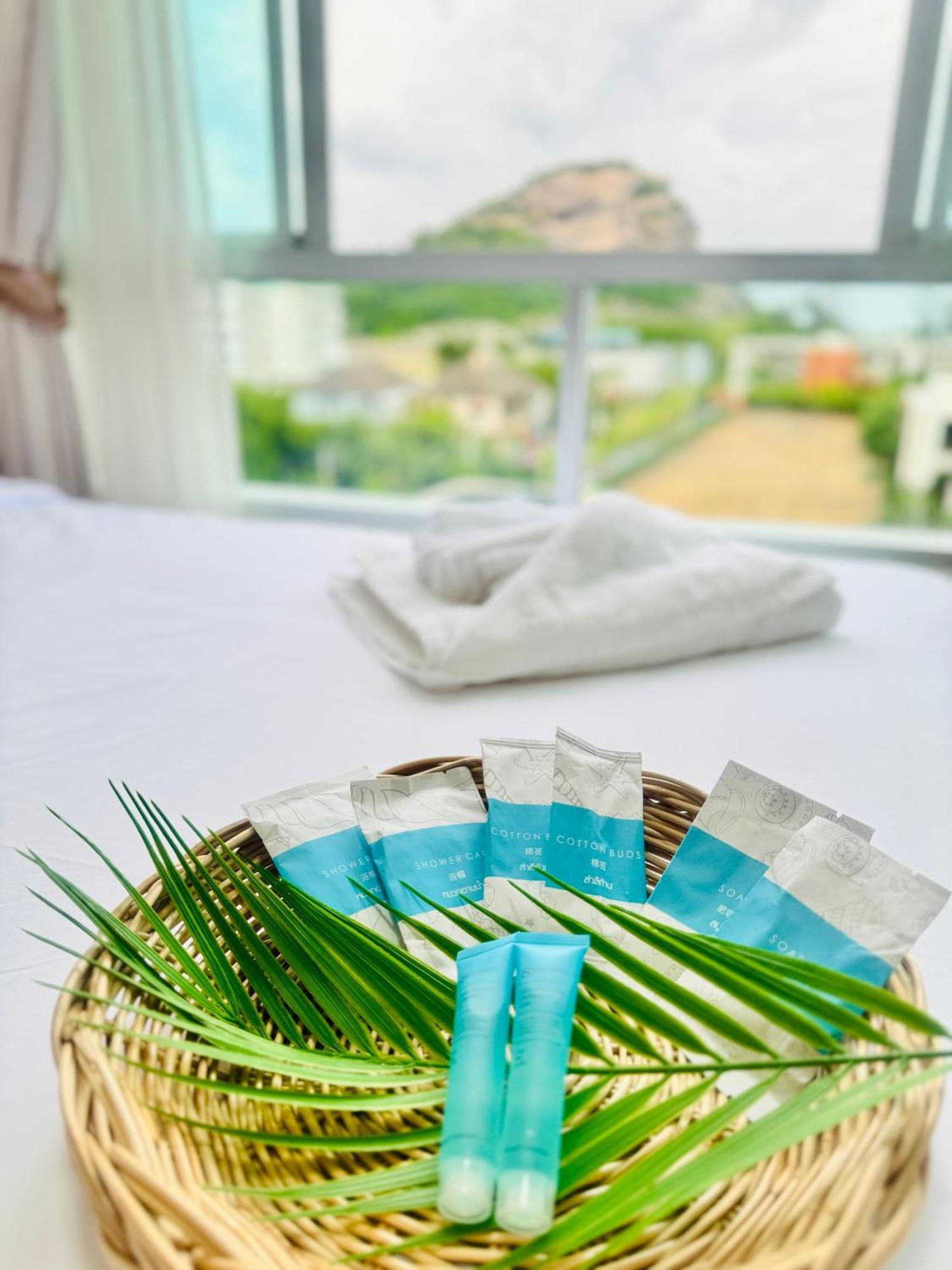 הואה הין Sea&Mountain View,5 Mins Walk To Famous Beach With King Size Bed מראה חיצוני תמונה
