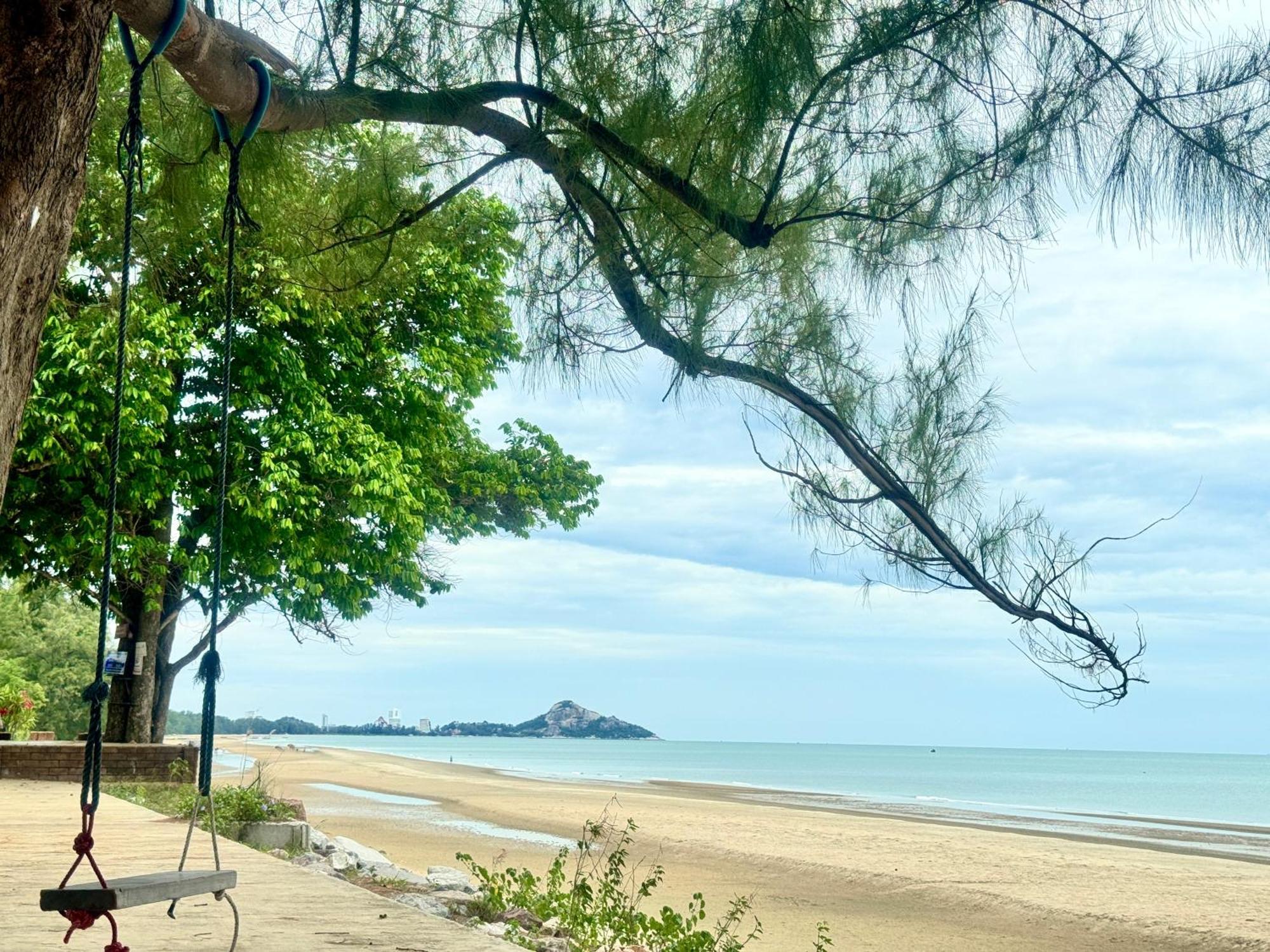 הואה הין Sea&Mountain View,5 Mins Walk To Famous Beach With King Size Bed מראה חיצוני תמונה